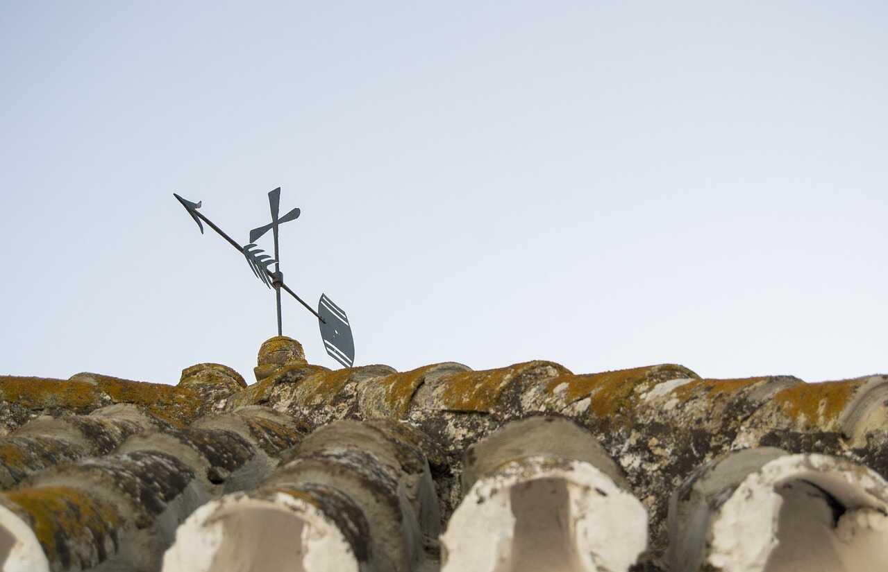 Están cubiertos los daños por viento en tejados